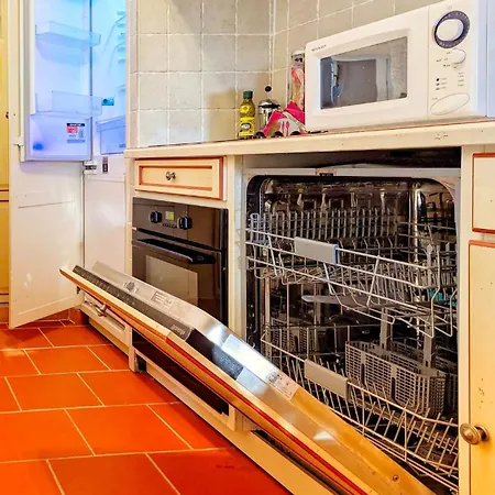 Provençal, Spacieux&réconfortant, Emplacement Sûr Au Cœur Du Parc Des Calanques, Salon Et Clim, Lit Confortable, Cuisine équipée Avec Lave-vaisselle Et Lave-linge, Garage, Jardin, Piscine Privés, Inclus Linge, Bureau, Wifi, Netflix, Sans St