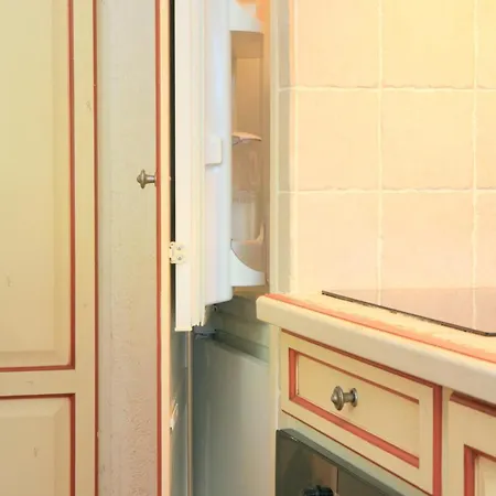 Spacieux, Climatise, Confortable, Garage Prive, Piscine , Cuisine Equipe Apartment Cassis