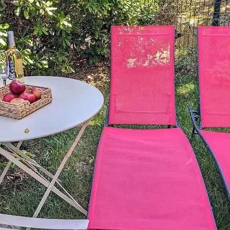 Appartement Confortable Et Paisible A Cassis Avec Climatisation Et Piscine, Garage Prive, Cuisine Equipee, Machine A Cafe A Grains, Linge De Lit Et De Toilette Fourni ! Lave-Linge Et Lave-Vaisselle A Disposition