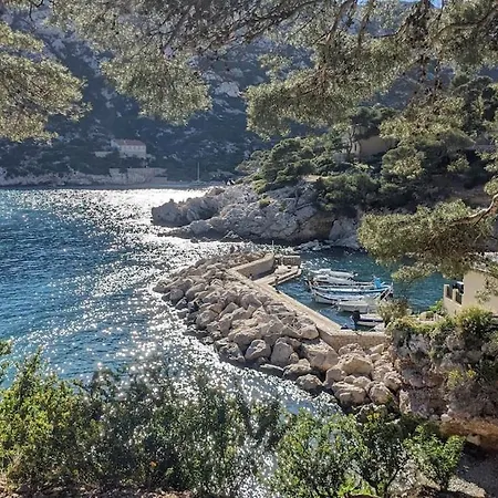 Provençal, Spacieux&réconfortant, Emplacement Sûr Au Cœur Du Parc Des Calanques, Salon Et Clim, Lit Confortable, Cuisine équipée Avec Lave-vaisselle Et Lave-linge, Garage, Jardin, Piscine Privés, Inclus Linge, Bureau, Wifi, Netflix, Sans St * Cassis