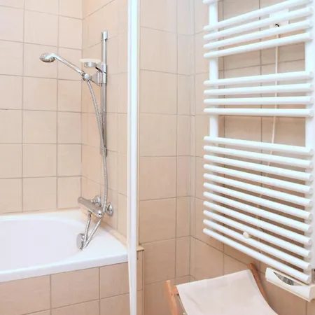 Appartement Spacieux, Climatise, Confortable, Garage Prive, Piscine , Cuisine Equipe