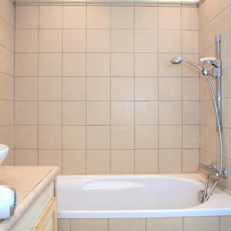 Spacieux, Climatise, Confortable, Garage Prive, Piscine , Cuisine Equipe Cassis