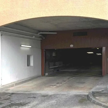 Appartement Confortables Et Paisibles, Climatisation, Piscine, Garage, Cuisine Equipee, Machine A Cafe A Grains, Le Linge De Lit Et De Toilette Sont Fournis