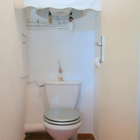Confortable Et Paisible A Avec Climatisation Et Piscine, Garage Prive, Cuisine Equipee, Machine A Cafe A Grains, Linge De Lit Et De Toilette Fourni ! Lave-linge Et Lave-vaisselle A Disposition *