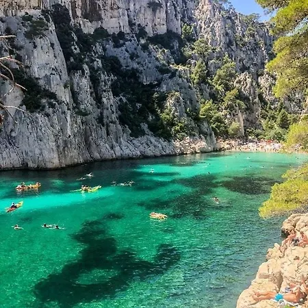 Provençal, Spacieux&réconfortant, Emplacement Sûr Au Cœur Du Parc Des Calanques, Salon Et Clim, Lit Confortable, Cuisine équipée Avec Lave-vaisselle Et Lave-linge, Garage, Jardin, Piscine Privés, Inclus Linge, Bureau, Wifi, Netflix, Sans St Cassis
