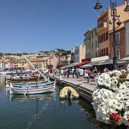 Apartmán Confortable Et Paisible A Avec Climatisation Et Piscine, Garage Prive, Cuisine Equipee, Machine A Cafe A Grains, Linge De Lit Et De Toilette Fourni ! Lave-linge Et Lave-vaisselle A Disposition Cassis