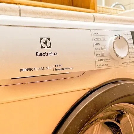Confortables Et Paisibles, Climatisation, Piscine, Garage, Cuisine Equipee, Machine A Cafe A Grains, Le Linge De Lit Et De Toilette Sont Fournis *