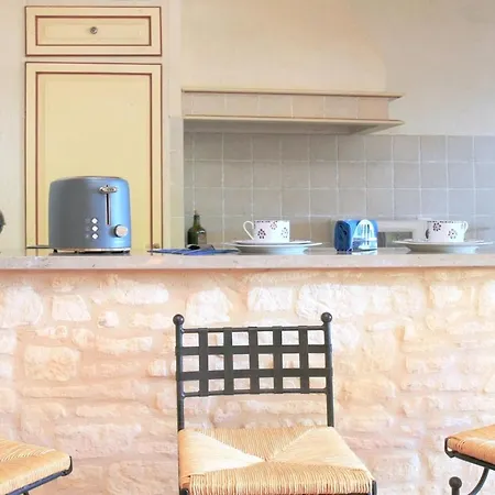 Apartmán Confortable Et Paisible A Avec Climatisation Et Piscine, Garage Prive, Cuisine Equipee, Machine A Cafe A Grains, Linge De Lit Et De Toilette Fourni ! Lave-linge Et Lave-vaisselle A Disposition