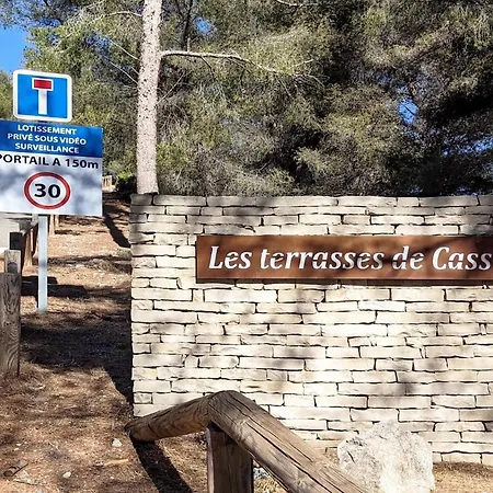 Appartement Confortable Et Paisible A Cassis Avec Climatisation Et Piscine, Garage Prive, Cuisine Equipee, Machine A Cafe A Grains, Linge De Lit Et De Toilette Fourni ! Lave-Linge Et Lave-Vaisselle A Disposition *