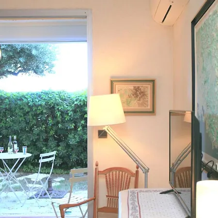 Provençal, Spacieux&réconfortant, Emplacement Sûr Au Cœur Du Parc Des Calanques, Salon Et Clim, Lit Confortable, Cuisine équipée Avec Lave-vaisselle Et Lave-linge, Garage, Jardin, Piscine Privés, Inclus Linge, Bureau, Wifi, Netflix, Sans St