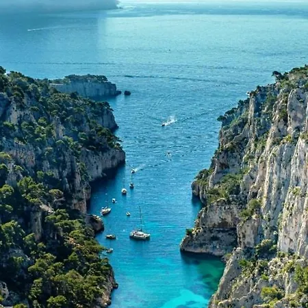 Provençal, Spacieux&réconfortant, Emplacement Sûr Au Cœur Du Parc Des Calanques, Salon Et Clim, Lit Confortable, Cuisine équipée Avec Lave-vaisselle Et Lave-linge, Garage, Jardin, Piscine Privés, Inclus Linge, Bureau, Wifi, Netflix, Sans St Appartamento *