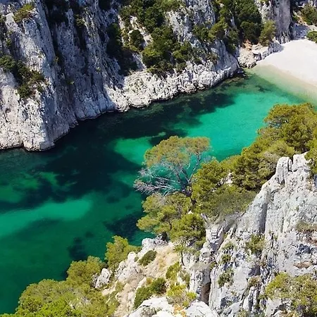 Provençal, Spacieux&réconfortant, Emplacement Sûr Au Cœur Du Parc Des Calanques, Salon Et Clim, Lit Confortable, Cuisine équipée Avec Lave-vaisselle Et Lave-linge, Garage, Jardin, Piscine Privés, Inclus Linge, Bureau, Wifi, Netflix, Sans St * Cassis