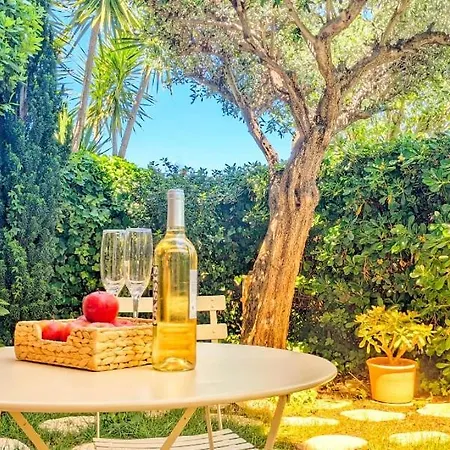 Confortable Et Paisible A Avec Climatisation Et Piscine, Garage Prive, Cuisine Equipee, Machine A Cafe A Grains, Linge De Lit Et De Toilette Fourni ! Lave-linge Et Lave-vaisselle A Disposition