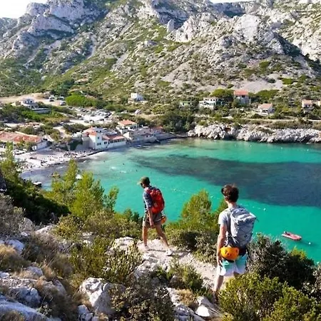 Provençal, Spacieux&réconfortant, Emplacement Sûr Au Cœur Du Parc Des Calanques, Salon Et Clim, Lit Confortable, Cuisine équipée Avec Lave-vaisselle Et Lave-linge, Garage, Jardin, Piscine Privés, Inclus Linge, Bureau, Wifi, Netflix, Sans St * Cassis