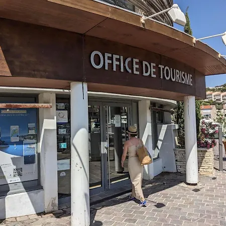 Appartamento Provençal, Spacieux&réconfortant, Emplacement Sûr Au Cœur Du Parc Des Calanques, Salon Et Clim, Lit Confortable, Cuisine équipée Avec Lave-vaisselle Et Lave-linge, Garage, Jardin, Piscine Privés, Inclus Linge, Bureau, Wifi, Netflix, Sans St *