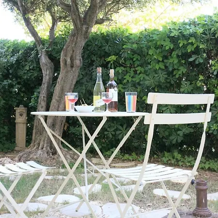 Provençal, Spacieux&réconfortant, Emplacement Sûr Au Cœur Du Parc Des Calanques, Salon Et Clim, Lit Confortable, Cuisine équipée Avec Lave-vaisselle Et Lave-linge, Garage, Jardin, Piscine Privés, Inclus Linge, Bureau, Wifi, Netflix, Sans St *