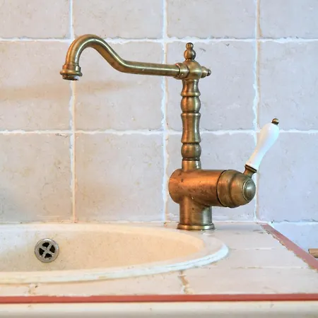 Provençal, Spacieux&réconfortant, Emplacement Sûr Au Cœur Du Parc Des Calanques, Salon Et Clim, Lit Confortable, Cuisine équipée Avec Lave-vaisselle Et Lave-linge, Garage, Jardin, Piscine Privés, Inclus Linge, Bureau, Wifi, Netflix, Sans St * Cassis