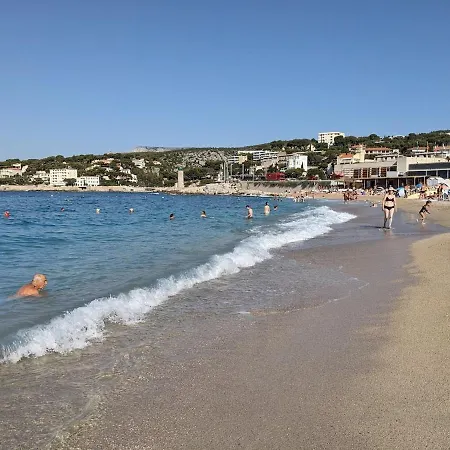 Confortable Et Paisible A Avec Climatisation Et Piscine, Garage Prive, Cuisine Equipee, Machine A Cafe A Grains, Linge De Lit Et De Toilette Fourni ! Lave-linge Et Lave-vaisselle A Disposition Apartmán *