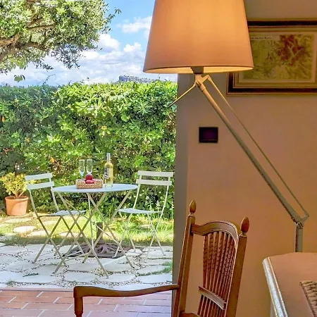 Apartmán Confortable Et Paisible A Avec Climatisation Et Piscine, Garage Prive, Cuisine Equipee, Machine A Cafe A Grains, Linge De Lit Et De Toilette Fourni ! Lave-linge Et Lave-vaisselle A Disposition
