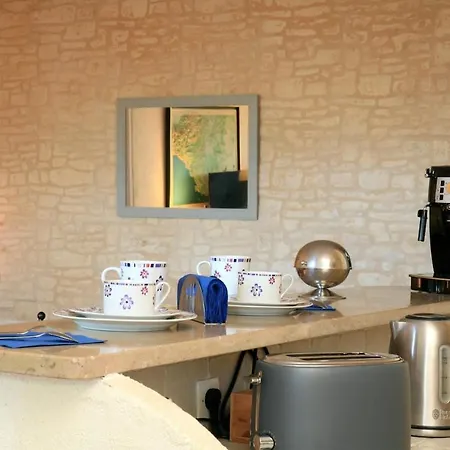 Confortable Et Paisible A Avec Climatisation Et Piscine, Garage Prive, Cuisine Equipee, Machine A Cafe A Grains, Linge De Lit Et De Toilette Fourni ! Lave-linge Et Lave-vaisselle A Disposition * Cassis